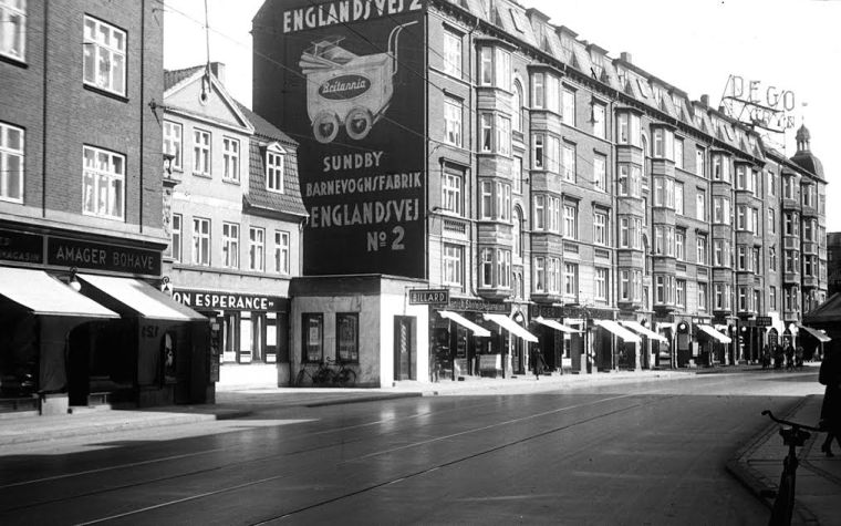 Amagerbrogade med gavlmaleri af Sundby Barnevognsfabrik Foto SULFA Erik Johansen