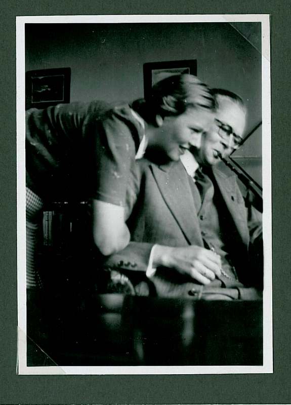 Ermegaard og L.P i lejheden i Havnegade i Esbjerg under krigen