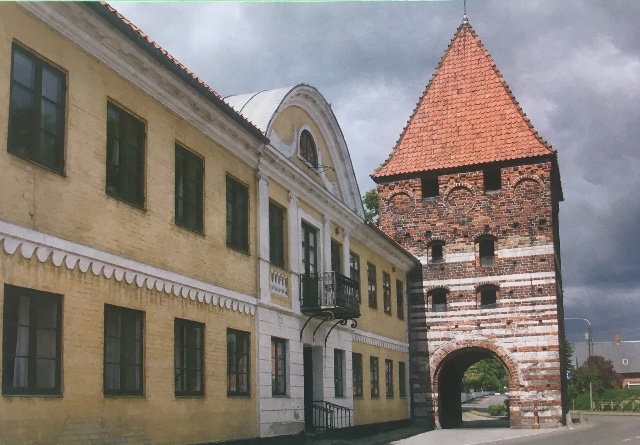 Billedet af den gamle byport i Stege er fra et blad, jeg fandt i gemmerne.