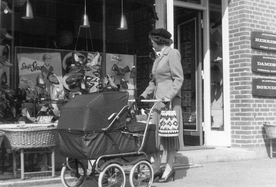 Jarpmark Skobutik i Herlev på Hovedgaden i nye lokaler. Foto Herlev Lokalarkiv