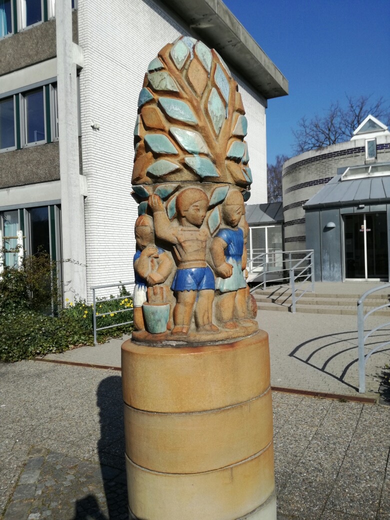 Olaf Stæhr-Nielsen Stentøjsskulptur ved Herlev Rådhus. Indviet i 1959 i anledning af Herlevs 50 års jubilæum